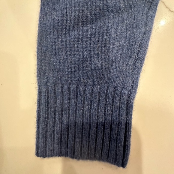 Banana Republic V-Neck Sweater - Picture 4 of 4